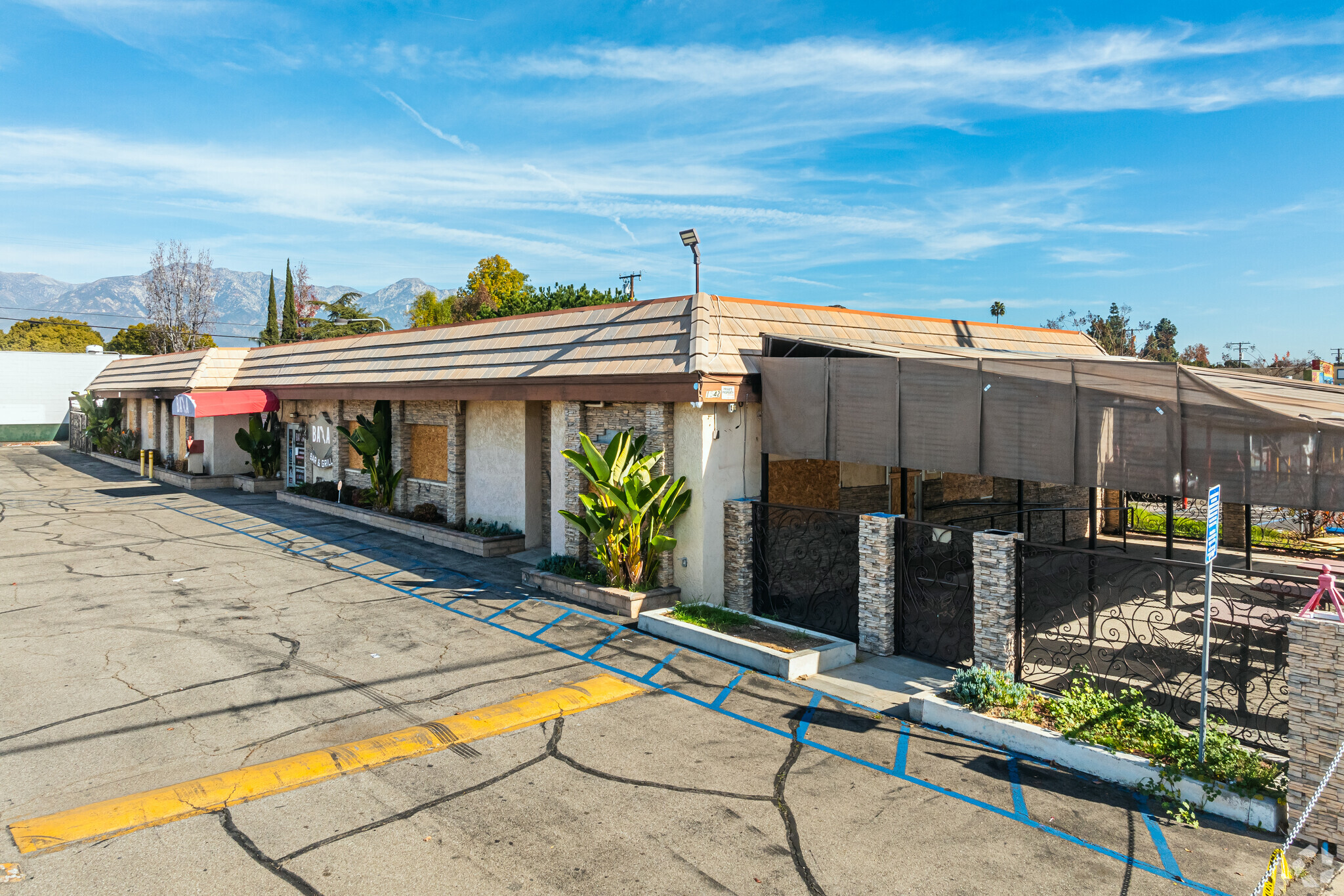 1542 W Holt Blvd, Ontario, CA à vendre Photo principale– Image 1 sur 19