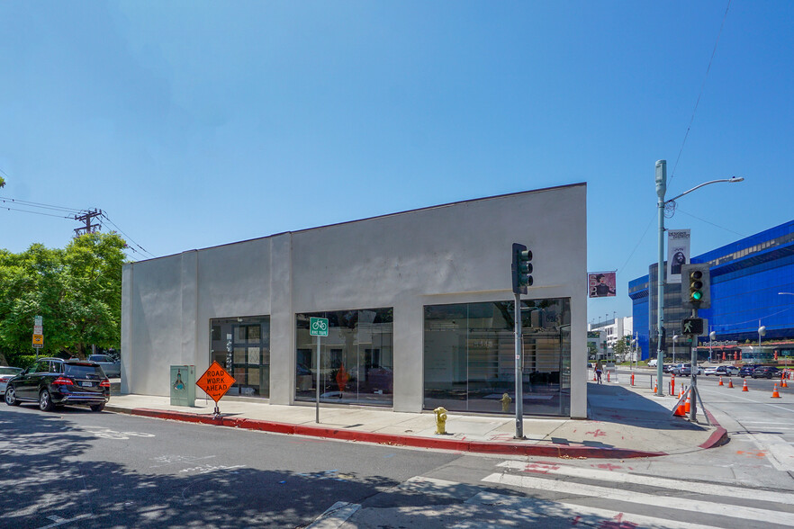 8626-8630 Melrose Ave, Los Angeles, CA à louer - Photo de l’immeuble – Image 2 sur 3