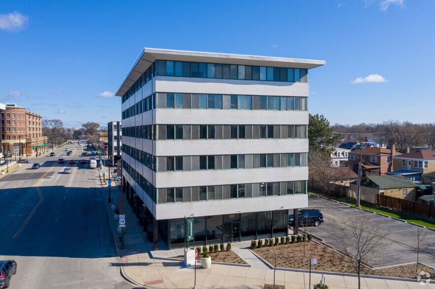 5901 N Cicero Ave, Chicago, IL à louer - Photo de l’immeuble – Image 3 sur 4
