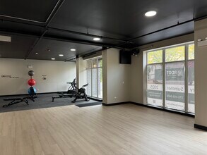 3043 W Irving Park Rd, Chicago, IL à louer Photo intérieure– Image 2 sur 8