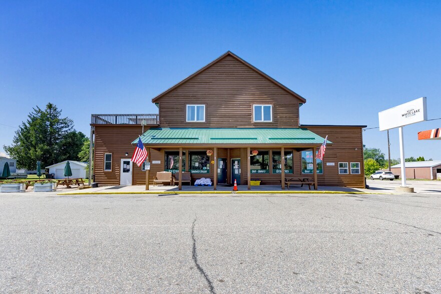 633 Bissell St, White Lake, WI à vendre - Photo de l’immeuble – Image 1 sur 31