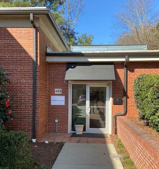 603 Saint Marys St, Raleigh, NC à louer - Photo de l’immeuble – Image 2 sur 6