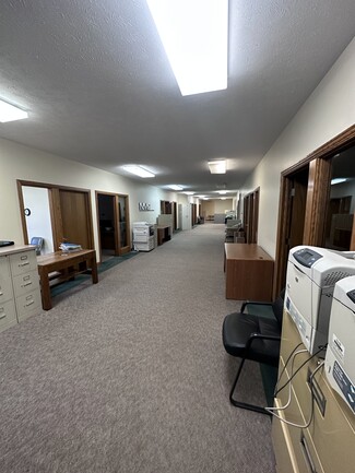 Plus de détails pour 211 IL-38, Rochelle, IL - Bureau à louer