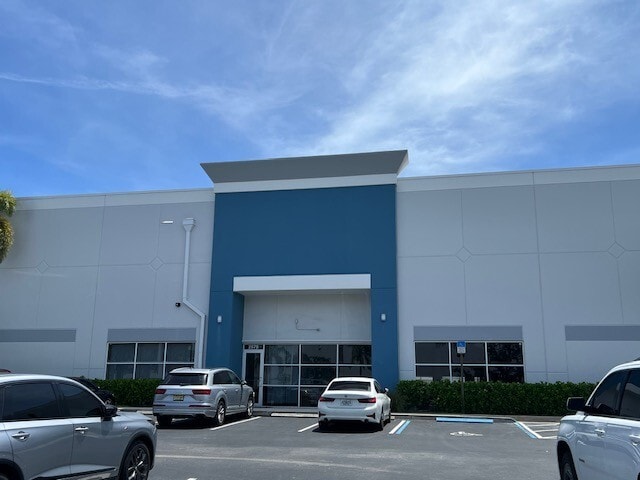 2401-2599 SW 32nd Ave, Pembroke Park, FL à louer Photo de l’immeuble– Image 1 sur 1