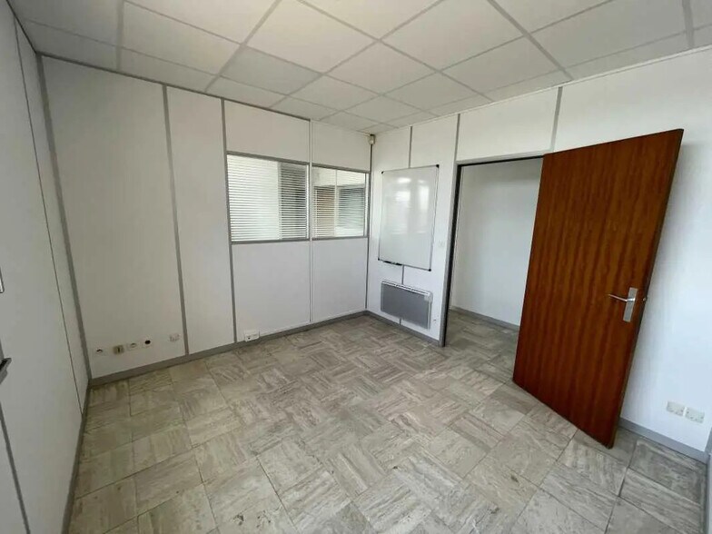 21 Rue D'Athenes, Nantes à louer - Photo de l’immeuble – Image 2 sur 7