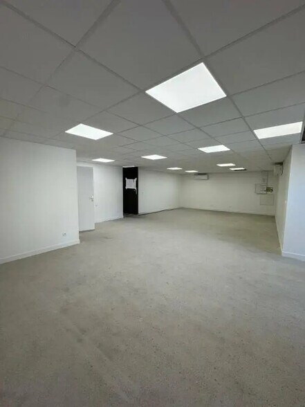 Local d’activités dans Craponne à louer - Photo de l’immeuble – Image 1 sur 2