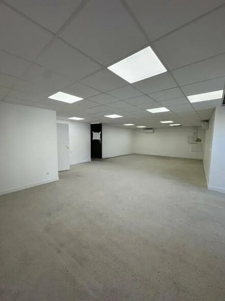 Local d’activités dans Craponne à louer - Photo intérieure – Image 1 sur 2