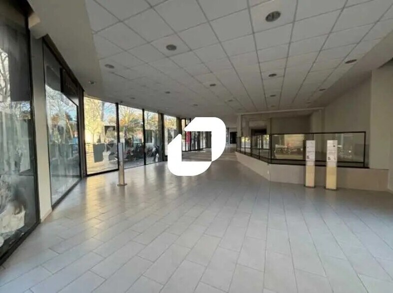 Local commercial dans Paris à louer - Photo de l’immeuble – Image 3 sur 15