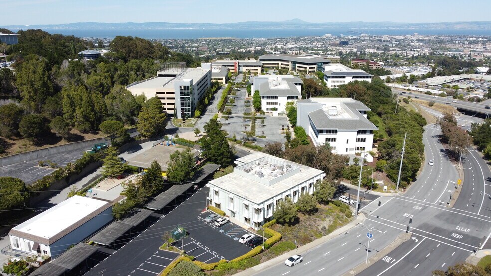 3190 Clearview Way, San Mateo, CA à louer - Photo de l’immeuble – Image 2 sur 7