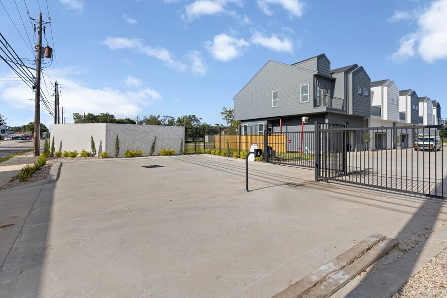 4924 Yale St, Houston, TX à vendre - Photo de l’immeuble – Image 3 sur 9