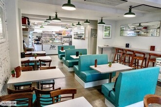 160 Huron St, Brooklyn, NY à louer Photo intérieure– Image 2 sur 13