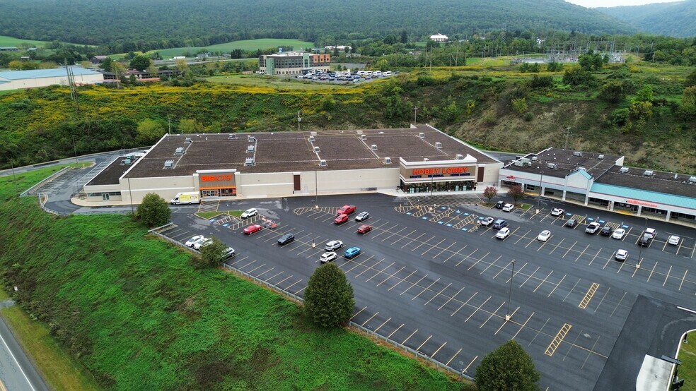 301-331 W Freedom Ave, Burnham, PA à louer - Photo de l’immeuble – Image 2 sur 7