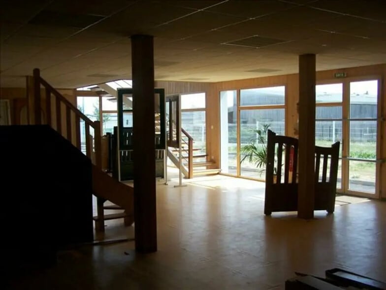 Local d’activités dans Montivilliers à louer - Photo de l’immeuble – Image 3 sur 8