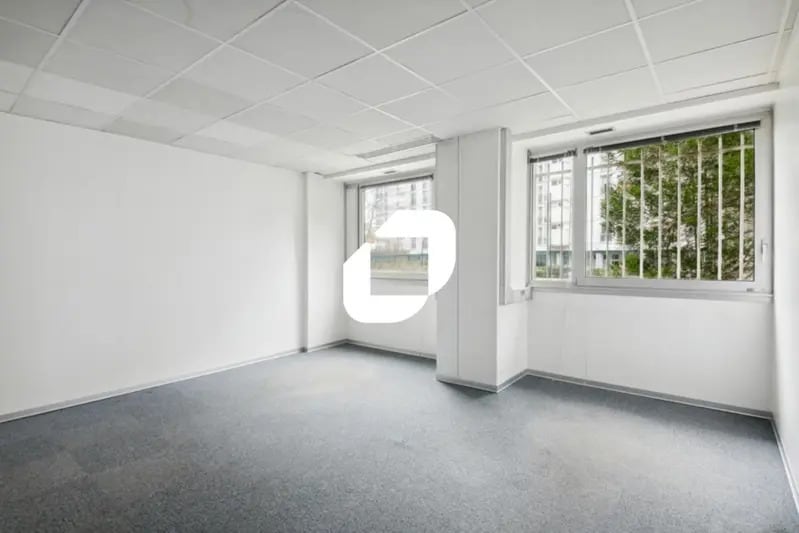 Bureau dans Ivry-sur-Seine à louer - Photo de l’immeuble – Image 3 sur 70