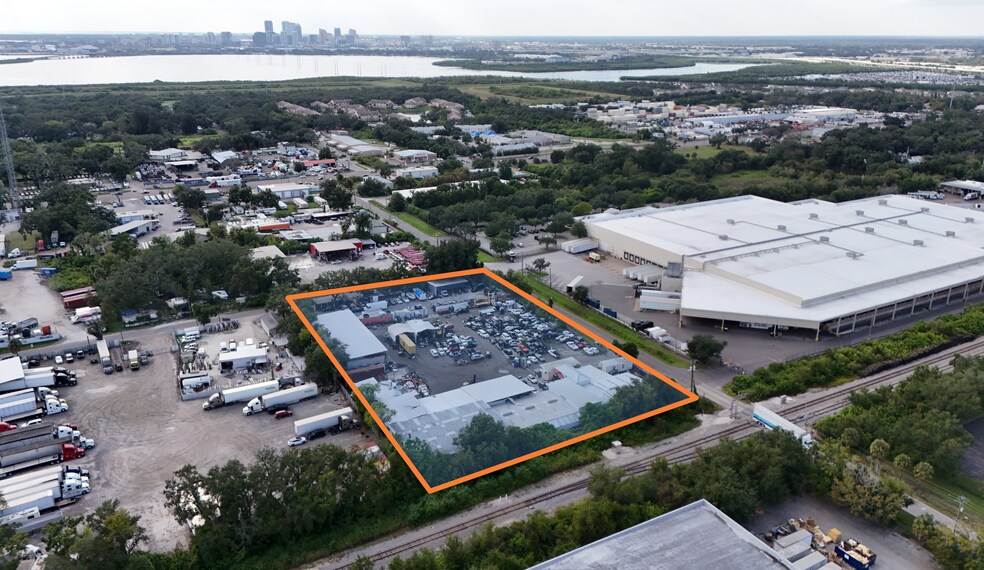 5113 S 16th Ave, Tampa, FL à vendre - Photo de l’immeuble – Image 3 sur 14