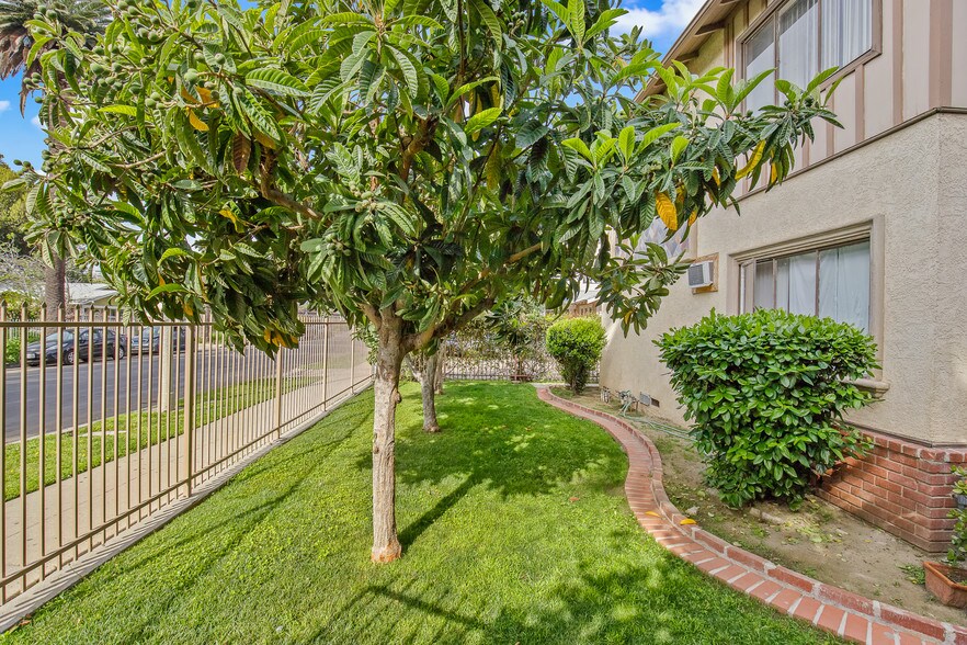 14643 Friar St, Van Nuys, CA à vendre - Photo de l’immeuble – Image 3 sur 11