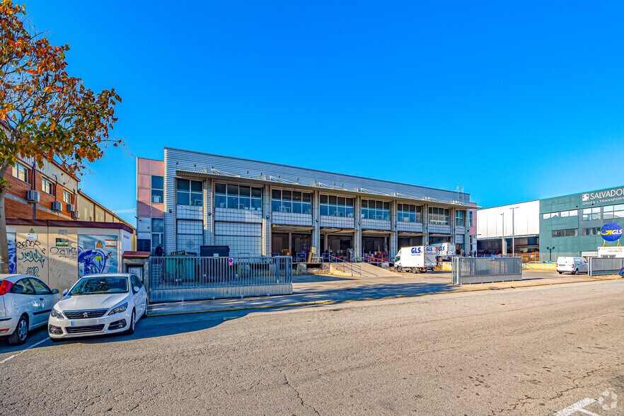 Industriel/Logistique dans Cornellà de Llobregat, Barcelona à louer - Photo de l’immeuble – Image 3 sur 9