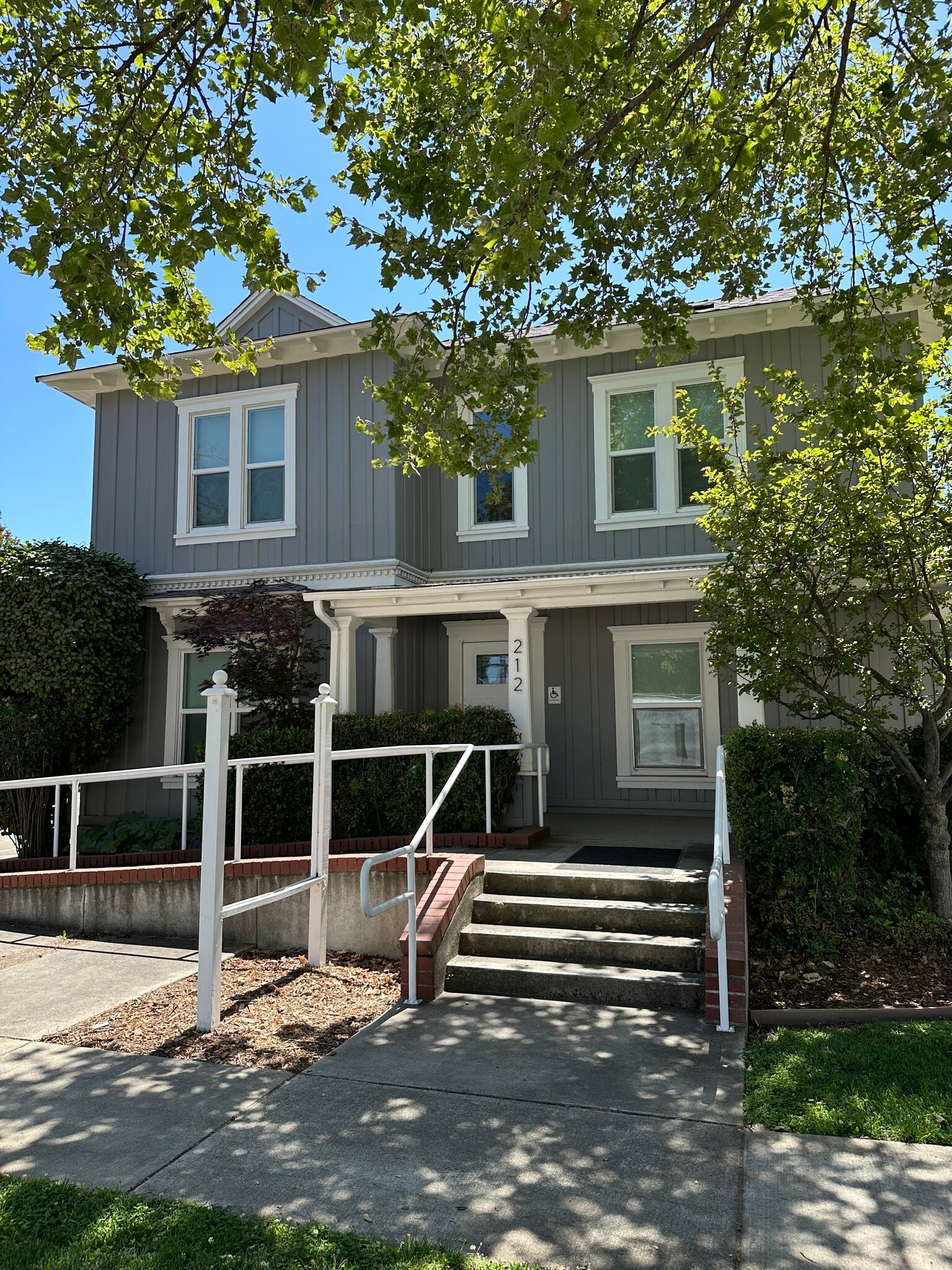 212 Judah St, Roseville, CA à louer Photo principale– Image 1 sur 25