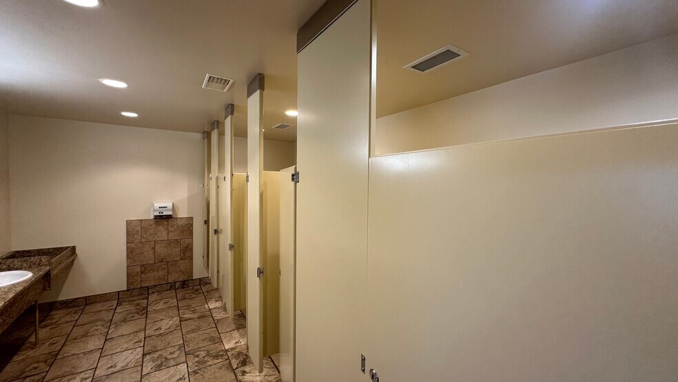 1381 Dinosaur trail, Drumheller, AB à vendre - Photo de l’immeuble – Image 3 sur 19