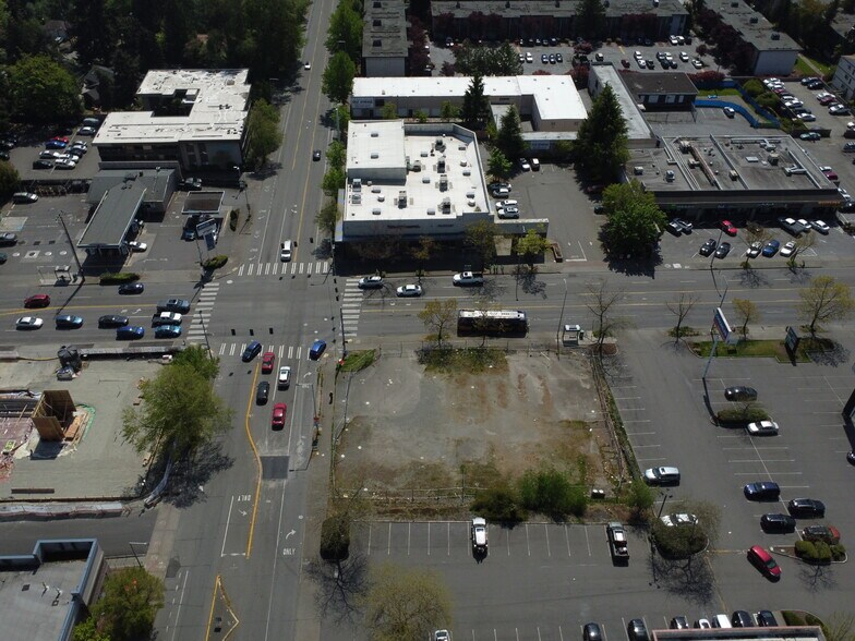 11001 NE Roosevelt Way, Seattle, WA à vendre - Aérien – Image 2 sur 2