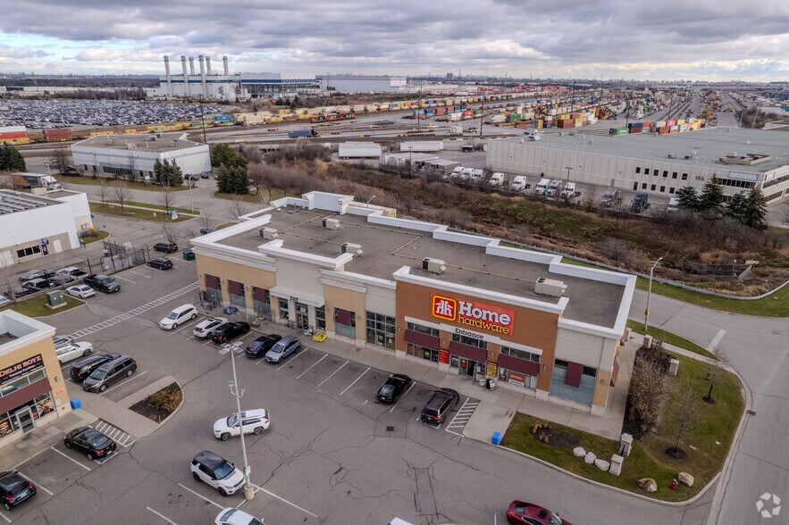 215 Delta Park Blvd, Brampton, ON à louer - Photo de l’immeuble – Image 2 sur 4