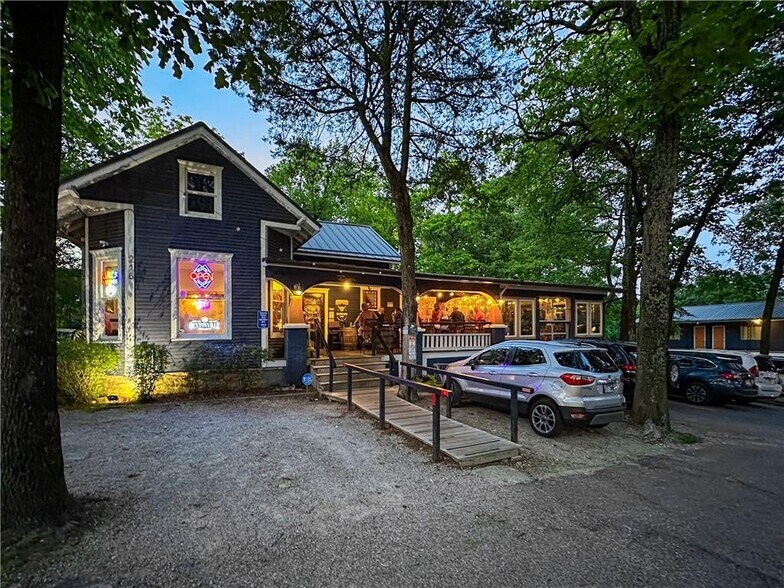 Wanderoo Lodge and Gravel Bar portefeuille de 2 biens à vendre sur LoopNet.fr - Photo de l’immeuble – Image 3 sur 46