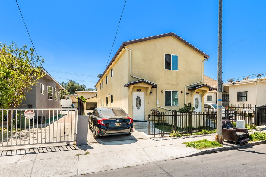 8 Units in South LA portefeuille de 3 biens à vendre sur LoopNet.fr - Photo principale – Image 3 sur 5