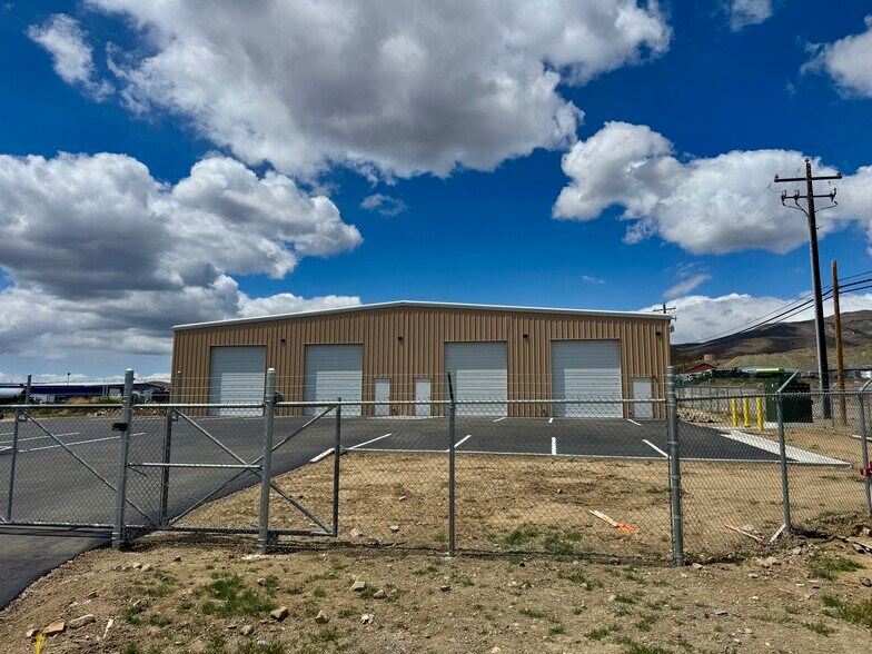 99 Miles rd, Mound House, NV à vendre - Photo de l’immeuble – Image 2 sur 5