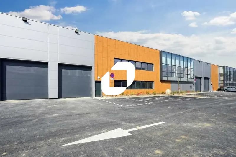 Local d’activités dans Grigny à louer - Photo de l’immeuble – Image 3 sur 20