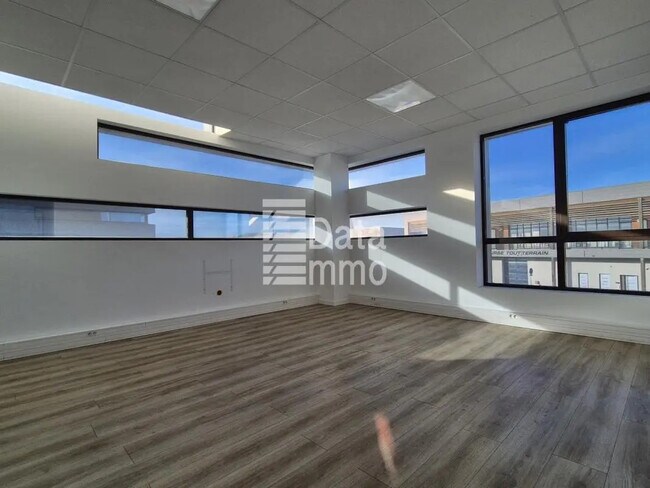Plus de détails pour Industriel/Logistique à louer