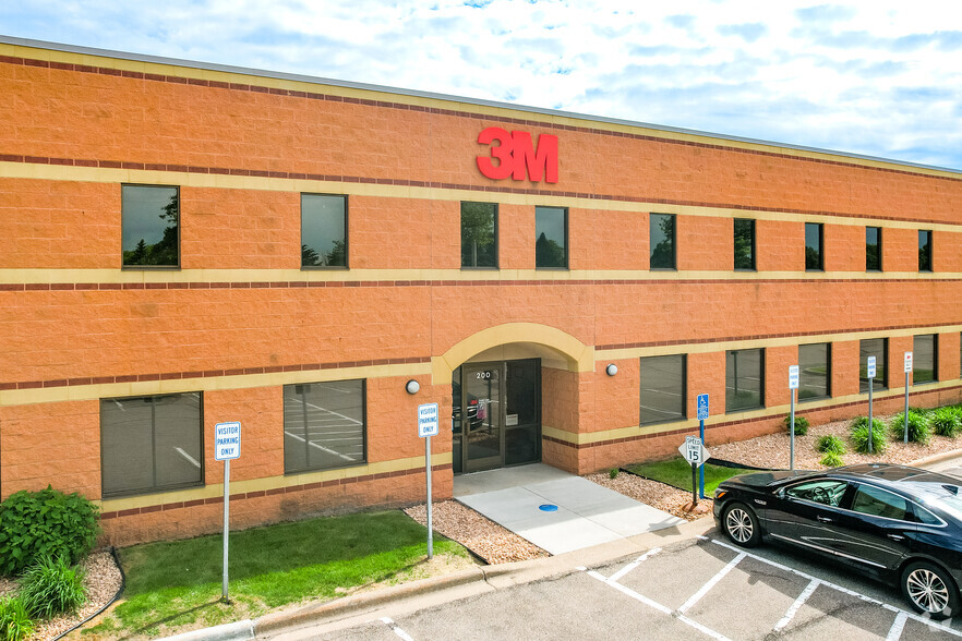 3350 N Granada Ave, Saint Paul, MN à louer - Photo de l’immeuble – Image 2 sur 8