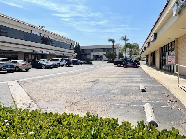 Corona West Plaza portefeuille de 3 biens à vendre sur LoopNet.fr Photo de l’immeuble– Image 1 sur 9