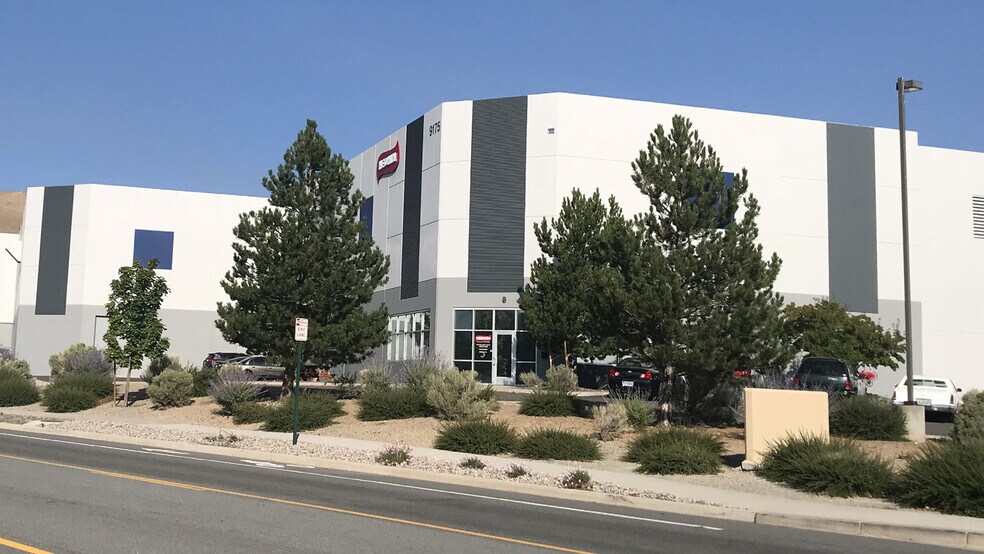 9175 Moya Blvd, Reno, NV à louer - Photo de l’immeuble – Image 3 sur 8