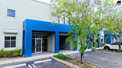 5745-5759 NW 151st St, Miami Lakes, FL à louer Photo intérieure– Image 2 sur 26