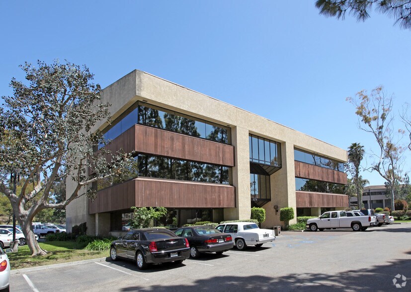 674 County Square Dr, Ventura, CA à vendre - Photo de l’immeuble – Image 3 sur 10
