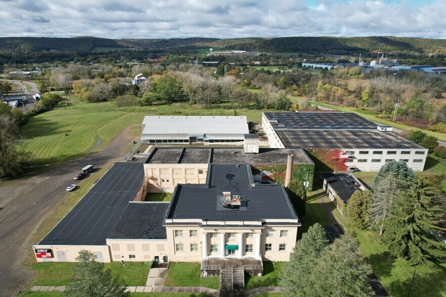 1575 Lake St, Elmira, NY à vendre - Photo de l’immeuble – Image 1 sur 49