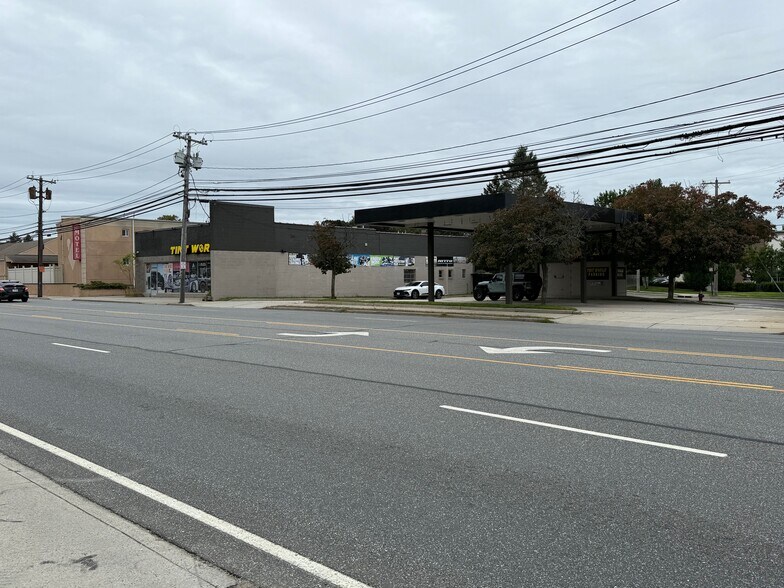 311-313 W Jericho Tpke, Huntington, NY à vendre - Photo de l’immeuble – Image 2 sur 12