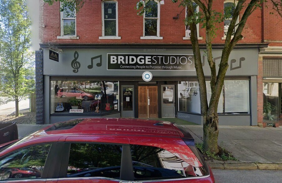 108-110 S Washington St, Titusville, PA à vendre - Photo de l’immeuble – Image 1 sur 7