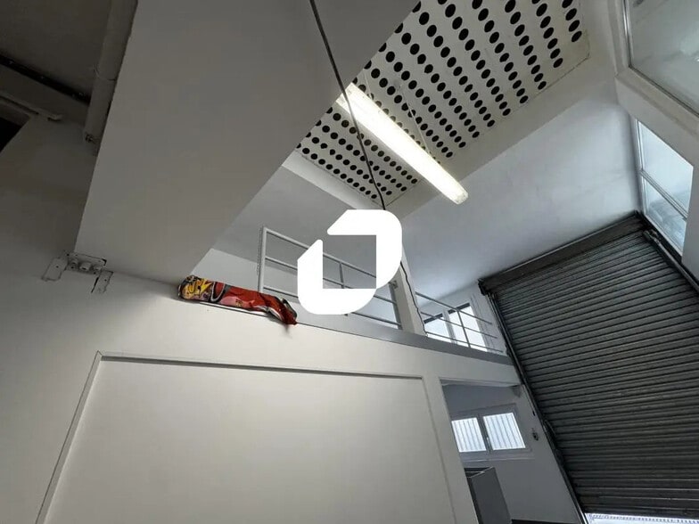 Local d’activités dans Grenoble à louer - Photo intérieure – Image 3 sur 10