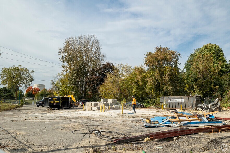 1649 Montreal Rd, Ottawa, ON à louer - Photo principale – Image 1 sur 3