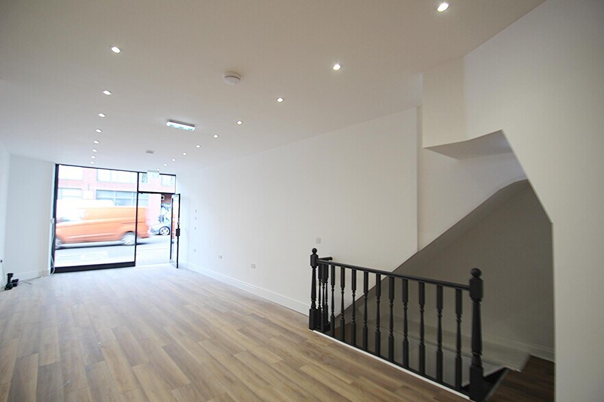 280 Cambridge Heath Rd, Londres à louer - Photo de l’immeuble – Image 3 sur 7
