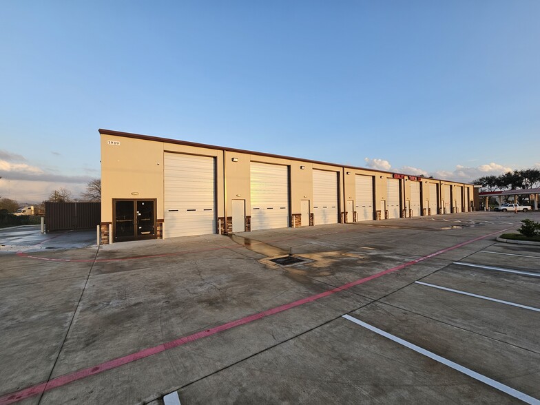 1919 FM 1092 Rd, Missouri City, TX à louer - Photo de l’immeuble – Image 3 sur 6