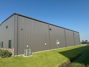 8590 Industrial Parkway, Beaumont, TX à louer Photo de l’immeuble– Image 1 sur 16