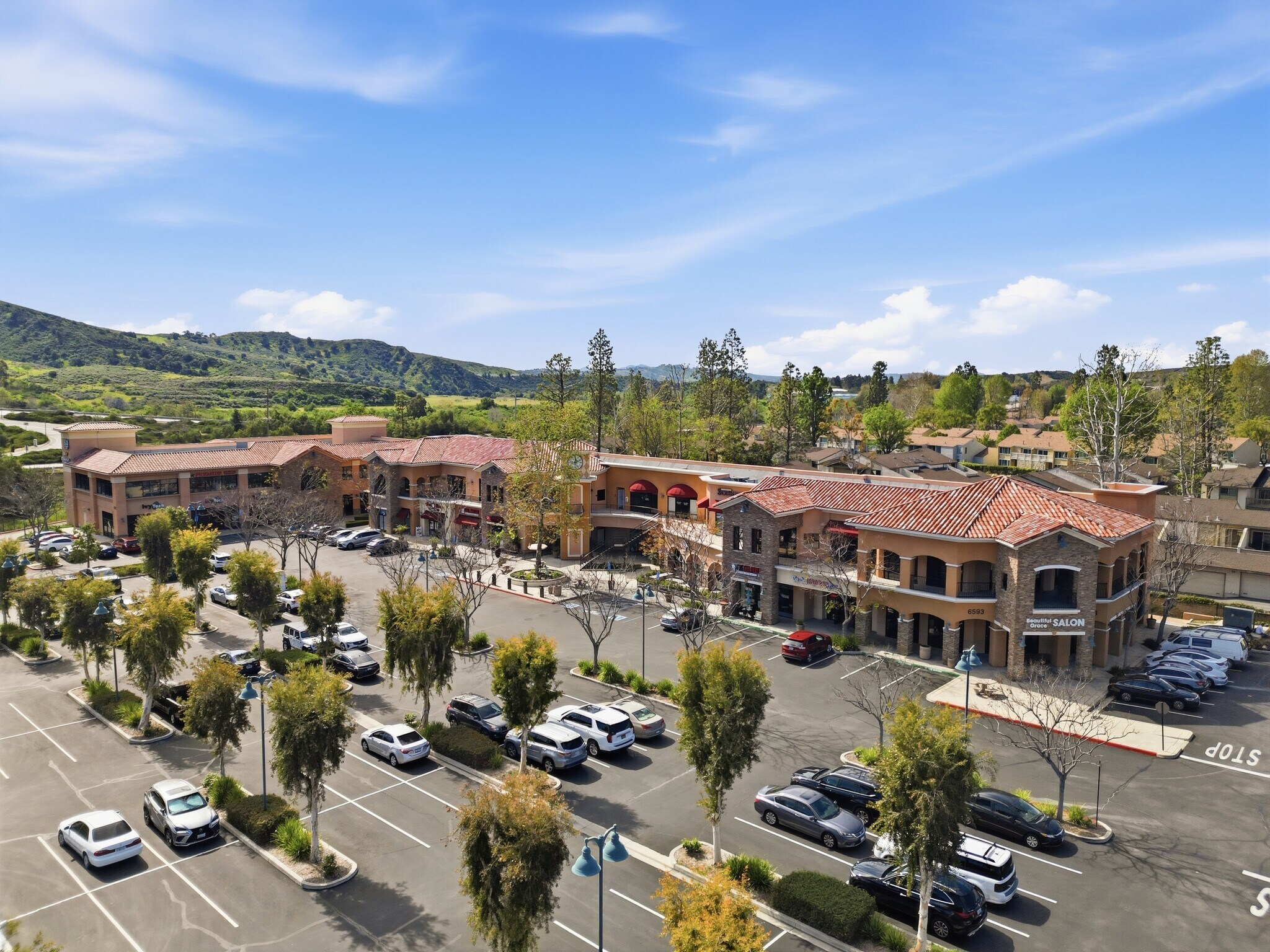 6591-6599 Collins Dr, Moorpark, CA à louer Photo principale– Image 1 sur 18