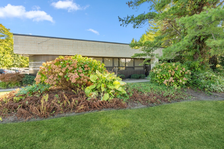 510 Montauk Hwy, West Islip, NY à louer - Photo de l’immeuble – Image 1 sur 17