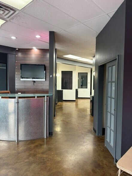 349 Us Highway 9, Englishtown, NJ à louer - Photo intérieure – Image 2 sur 8