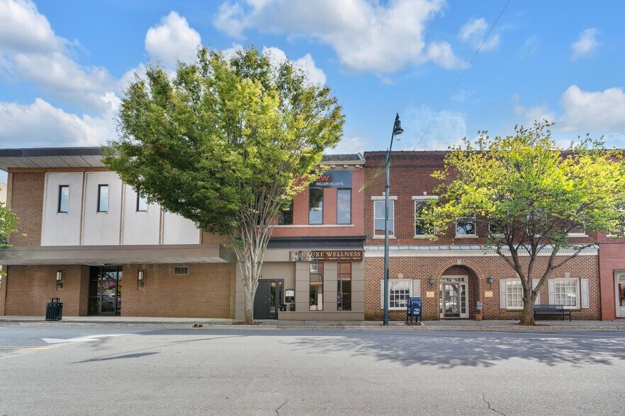 111 Sunset Ave, Asheboro, NC à vendre - Photo de l’immeuble – Image 2 sur 40