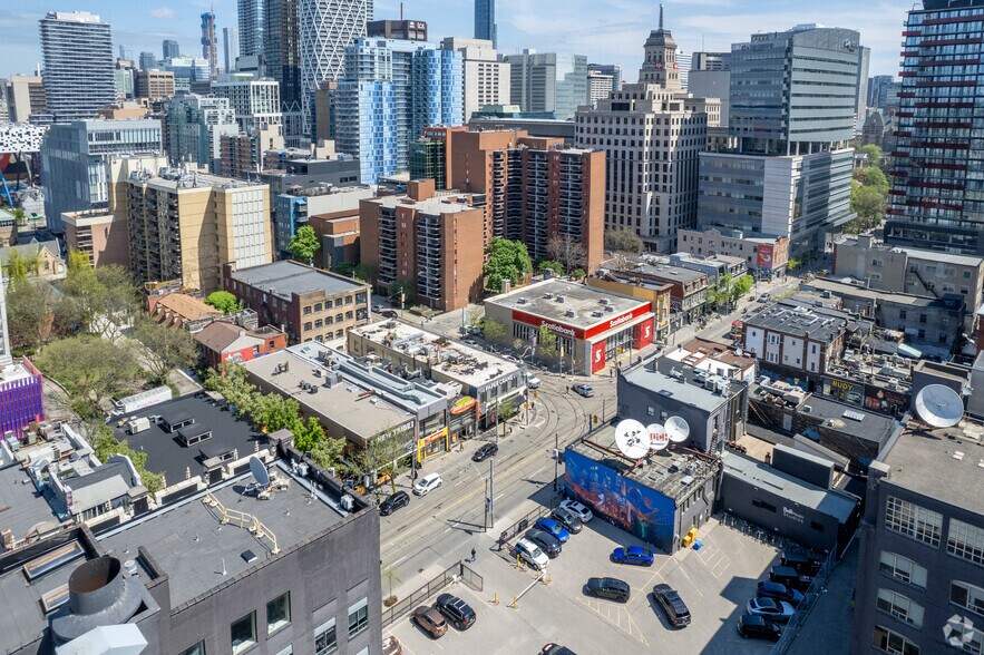 242 Queen St W, Toronto, ON à vendre - Aérien – Image 2 sur 2