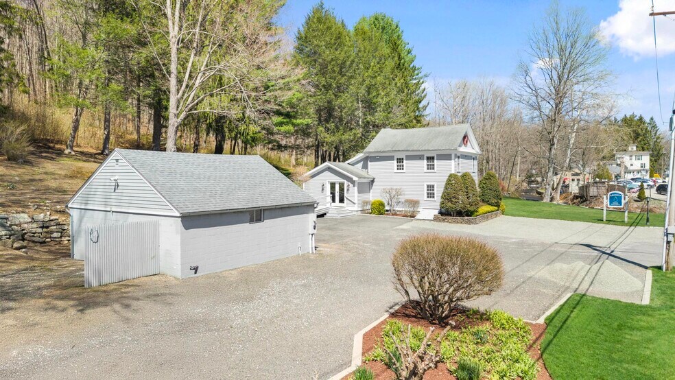 262 New Milford Tpke, New Preston Marble Dale, CT à vendre - Photo de l’immeuble – Image 3 sur 38