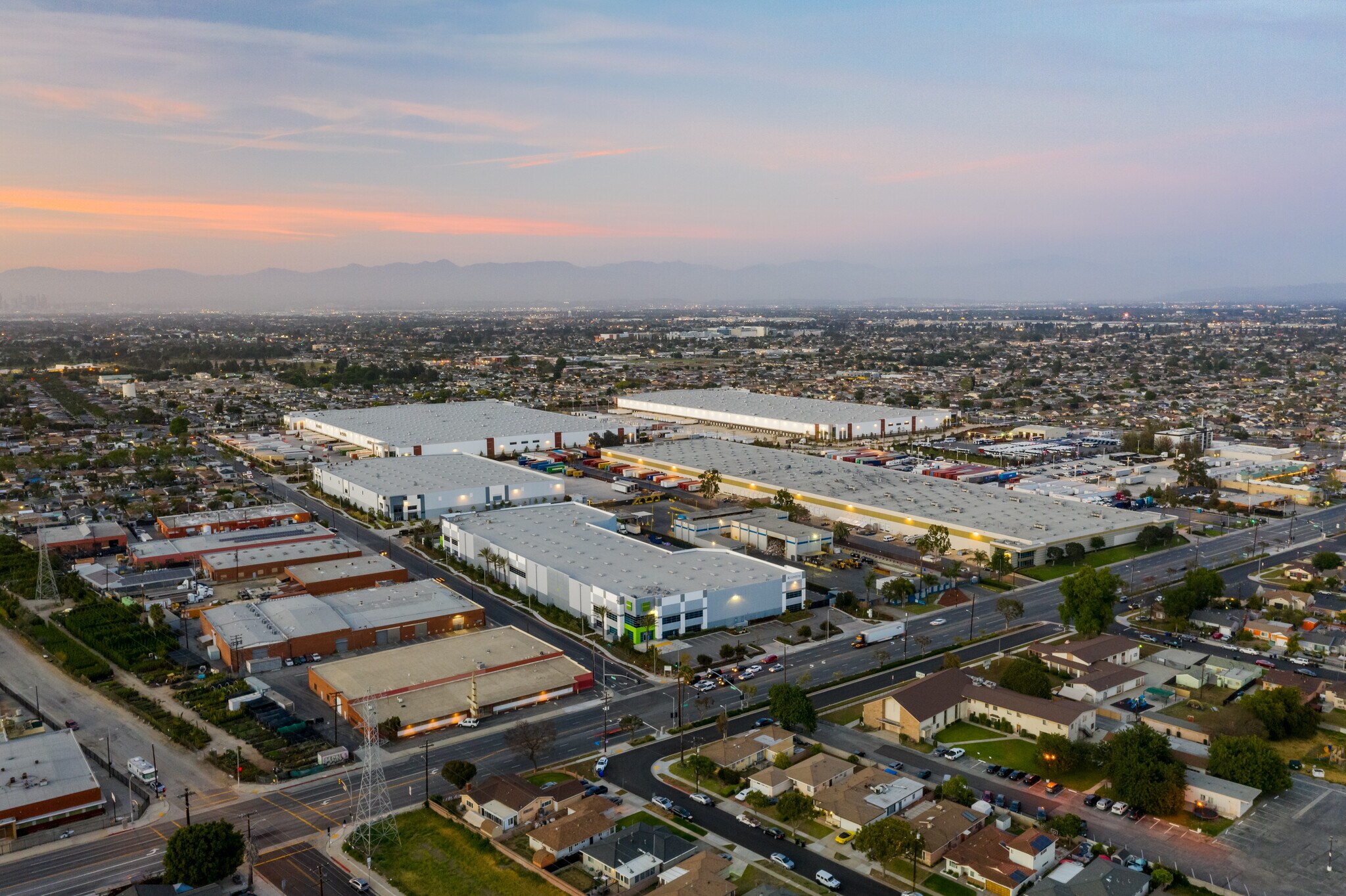 2517 W Rosecrans Ave, Los Angeles, CA à louer Photo de l’immeuble– Image 1 sur 12